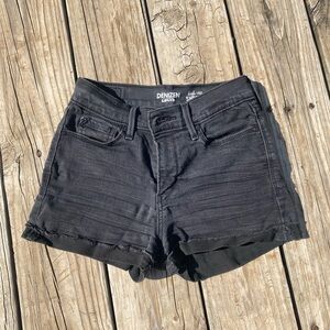 Levi’s Denizen High Rise Shortie
